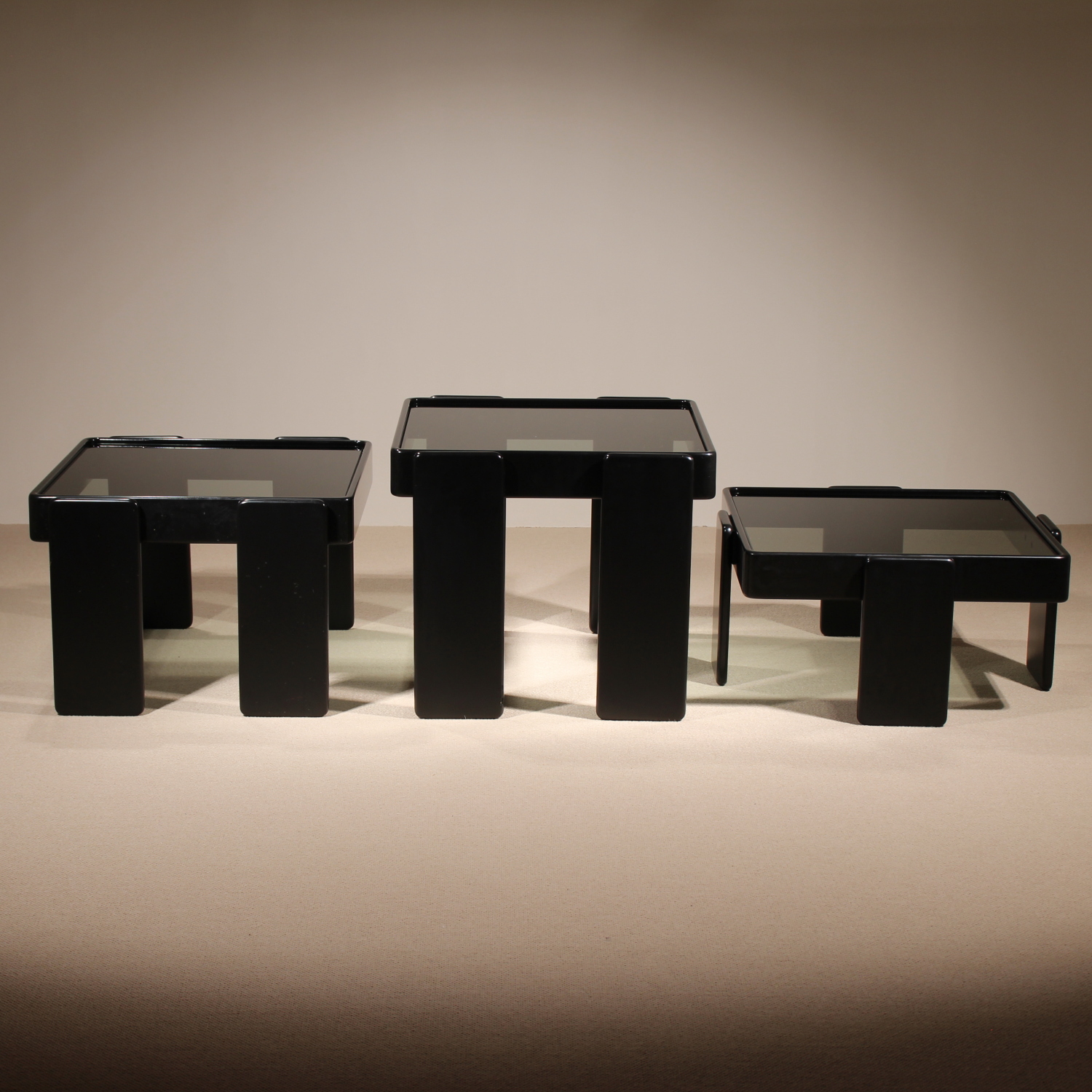 01-cassina-gianfranco-frattini-cassina-nesting-tables-1970s-studiolorono-lorono