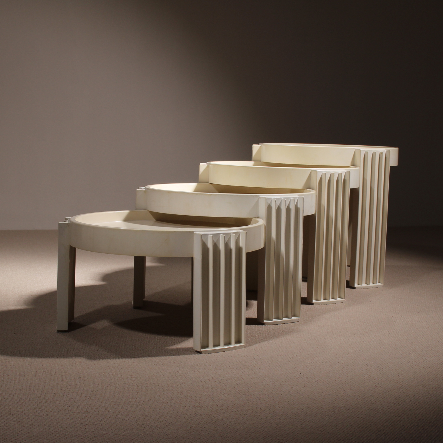 02-nesting-tables-marema-cassina-gianfranco-frattini-studiolorono-lorono