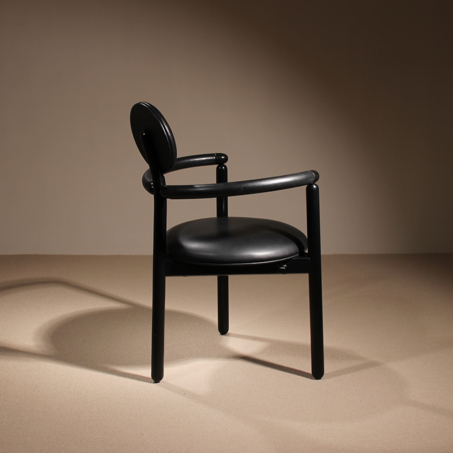 02-vico-magistretti-pan-chair-1980-rosenthal-studiolorono-lorono