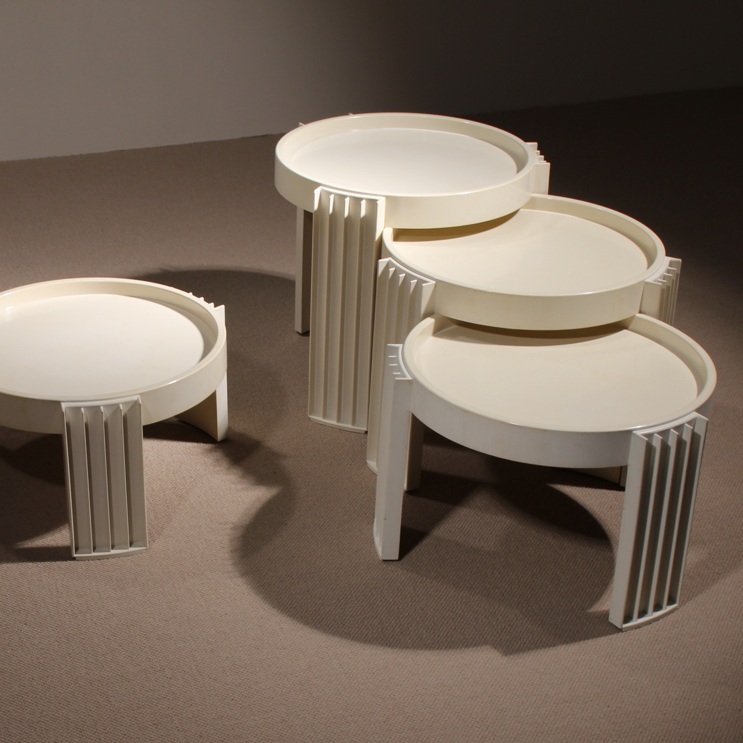 03-nesting-tables-marema-cassina-gianfranco-frattini-studiolorono-lorono