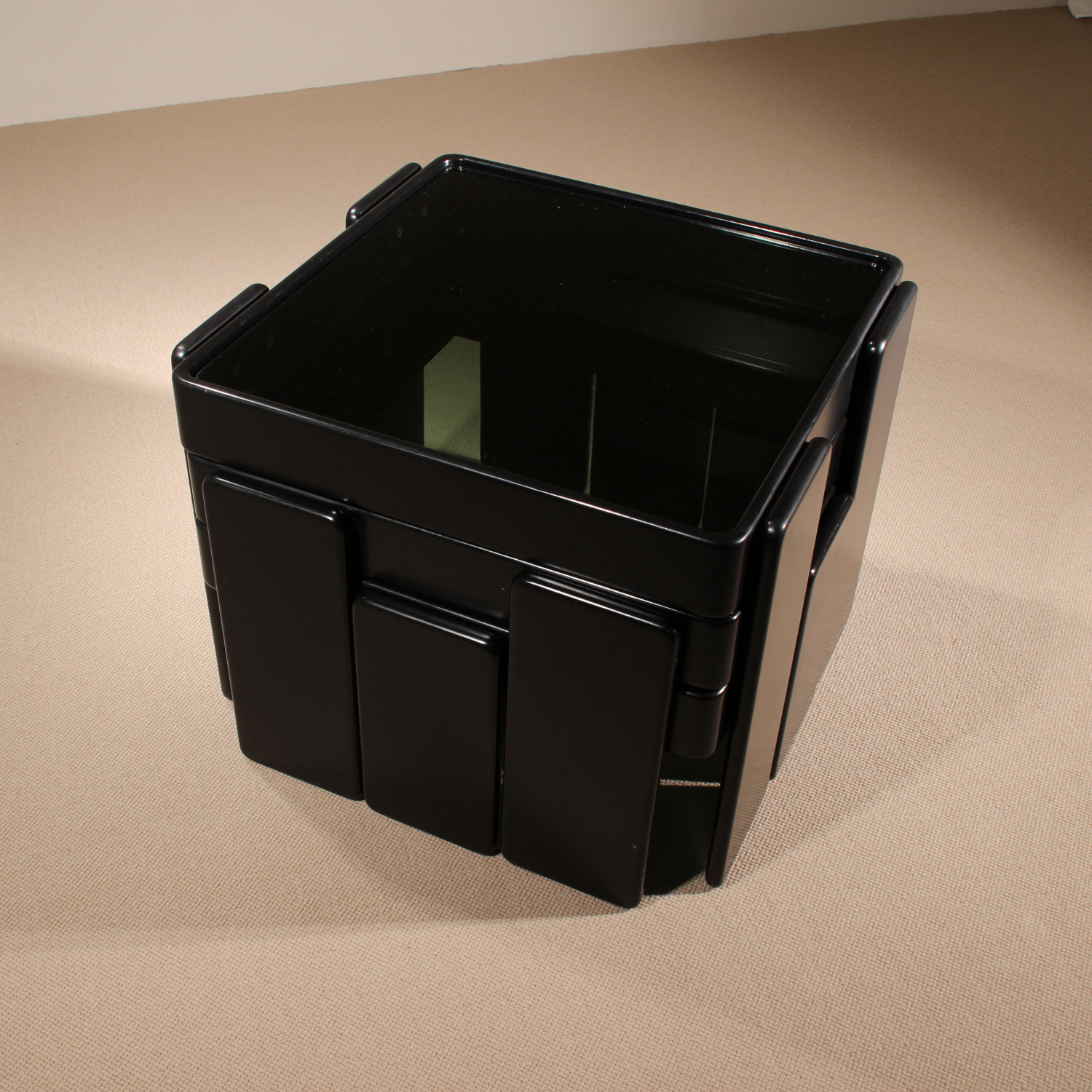 05-cassina-gianfranco-frattini-cassina-nesting-tables-1970s-studiolorono-lorono