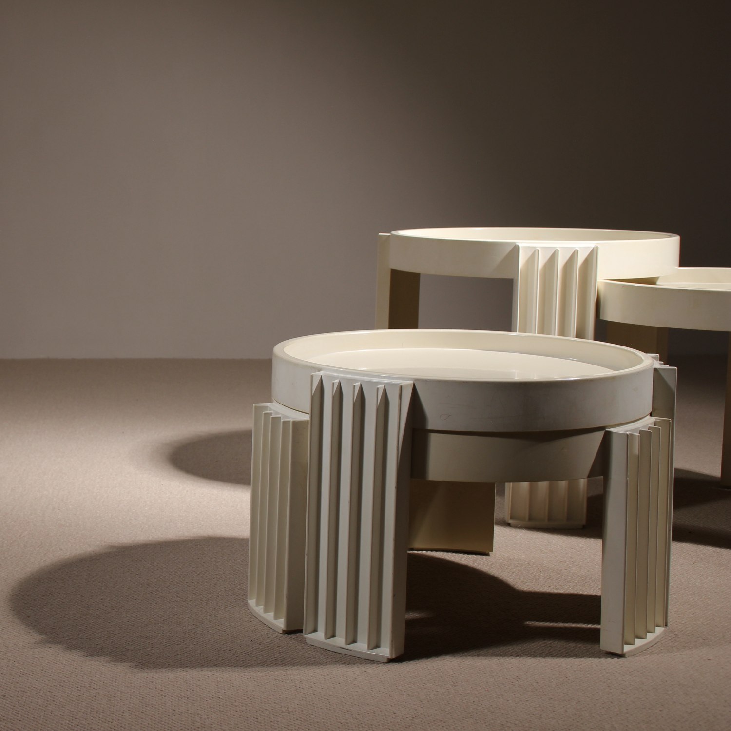05-nesting-tables-marema-cassina-gianfranco-frattini-studiolorono-lorono