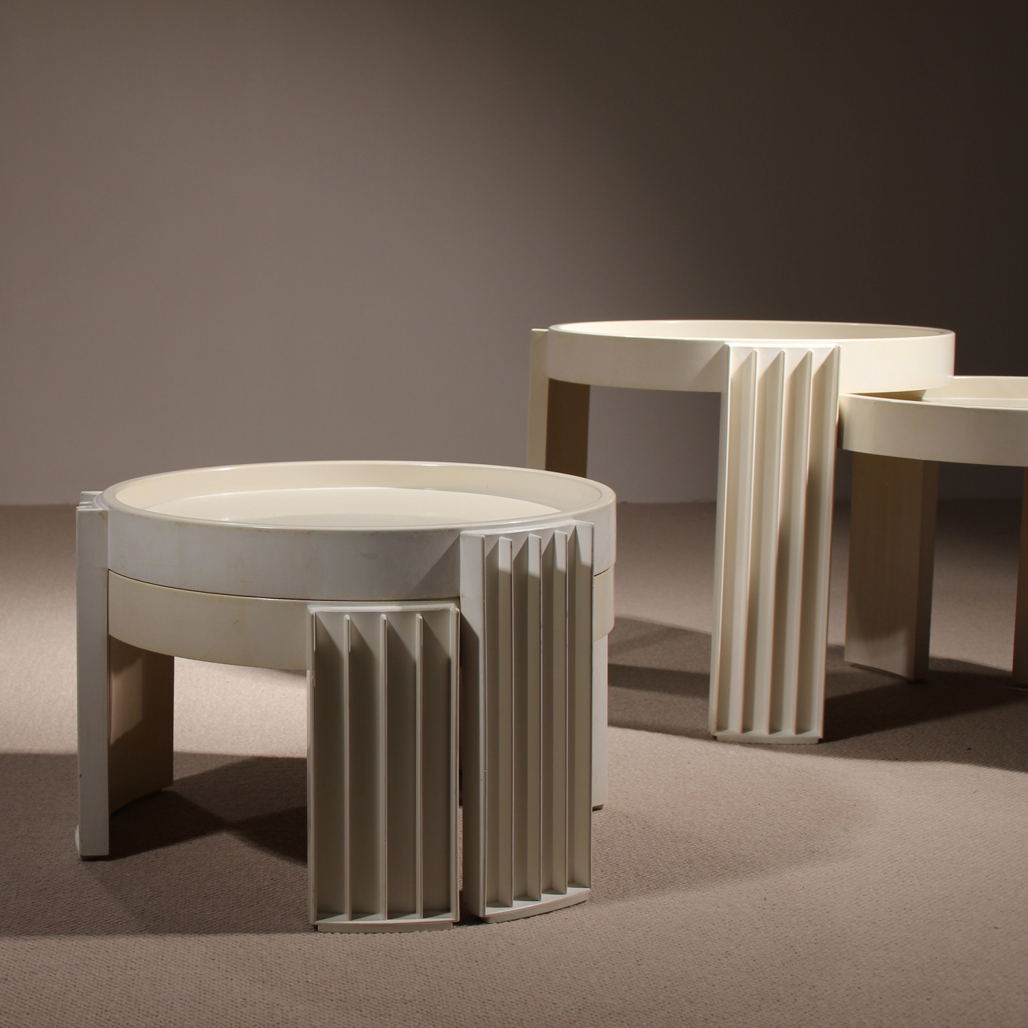06-nesting-tables-marema-cassina-gianfranco-frattini-studiolorono-lorono