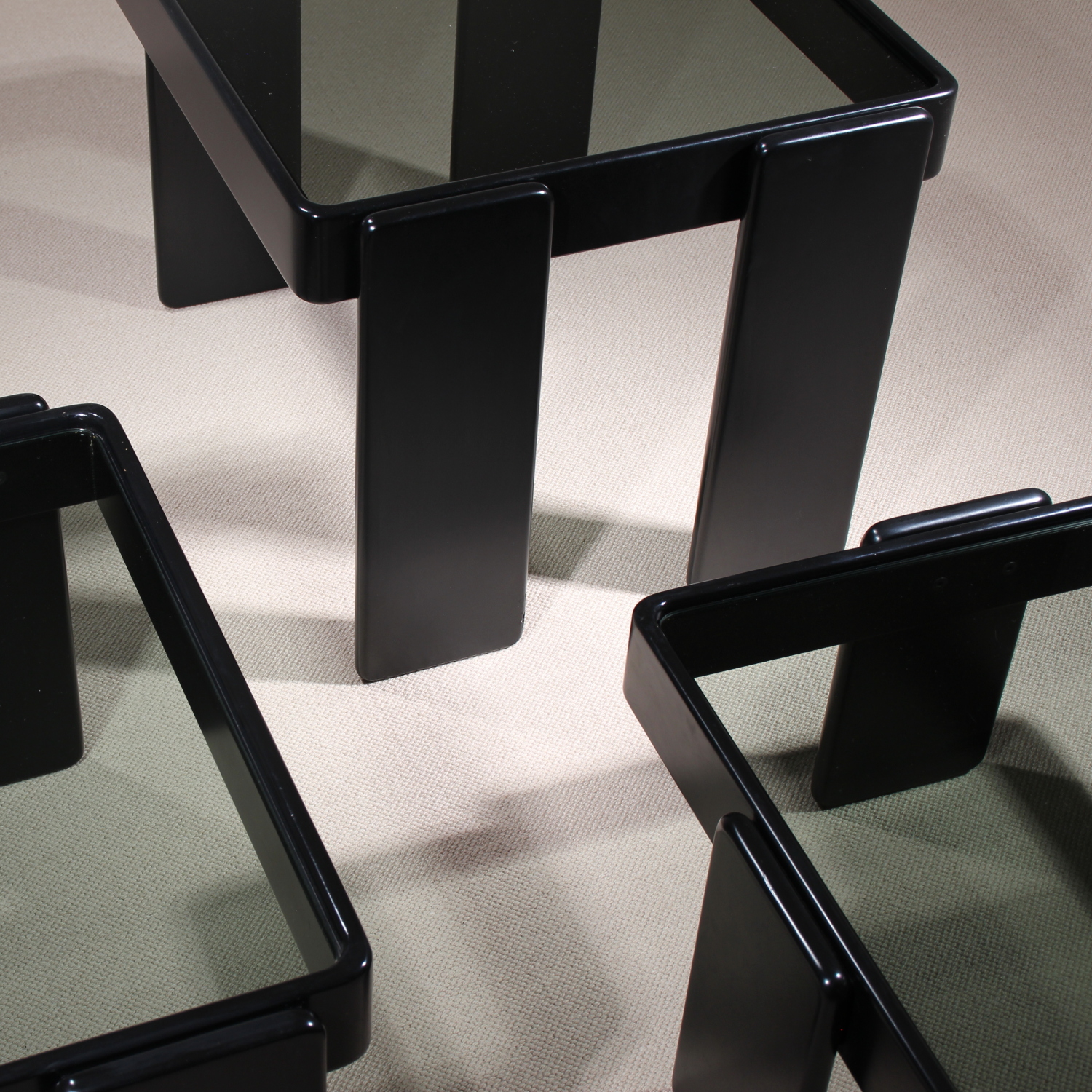 08-cassina-gianfranco-frattini-cassina-nesting-tables-1970s-studiolorono-lorono