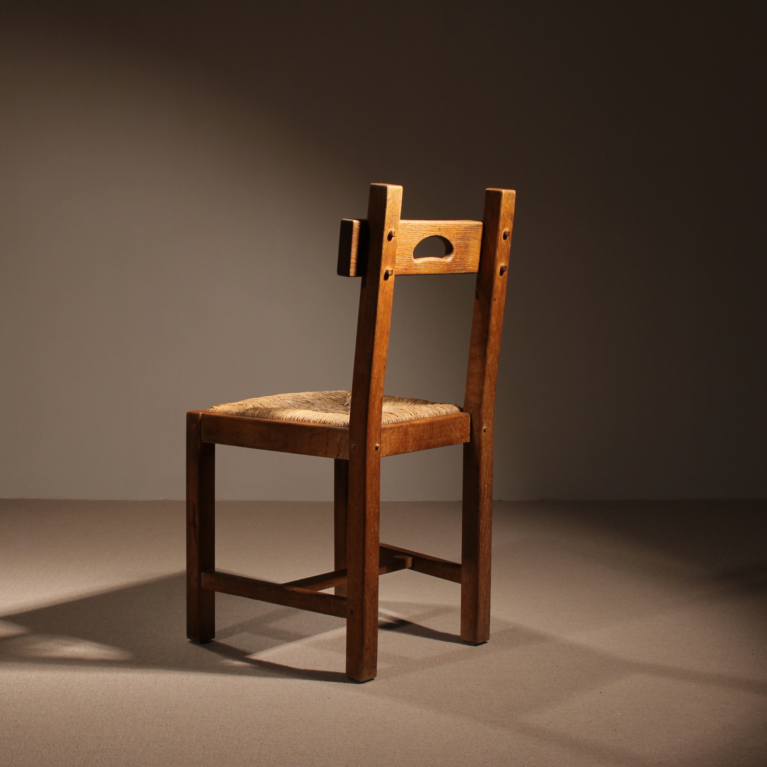 08-rustic-brutalist-dining-rush-chair-1960s-studiolorono-lorono