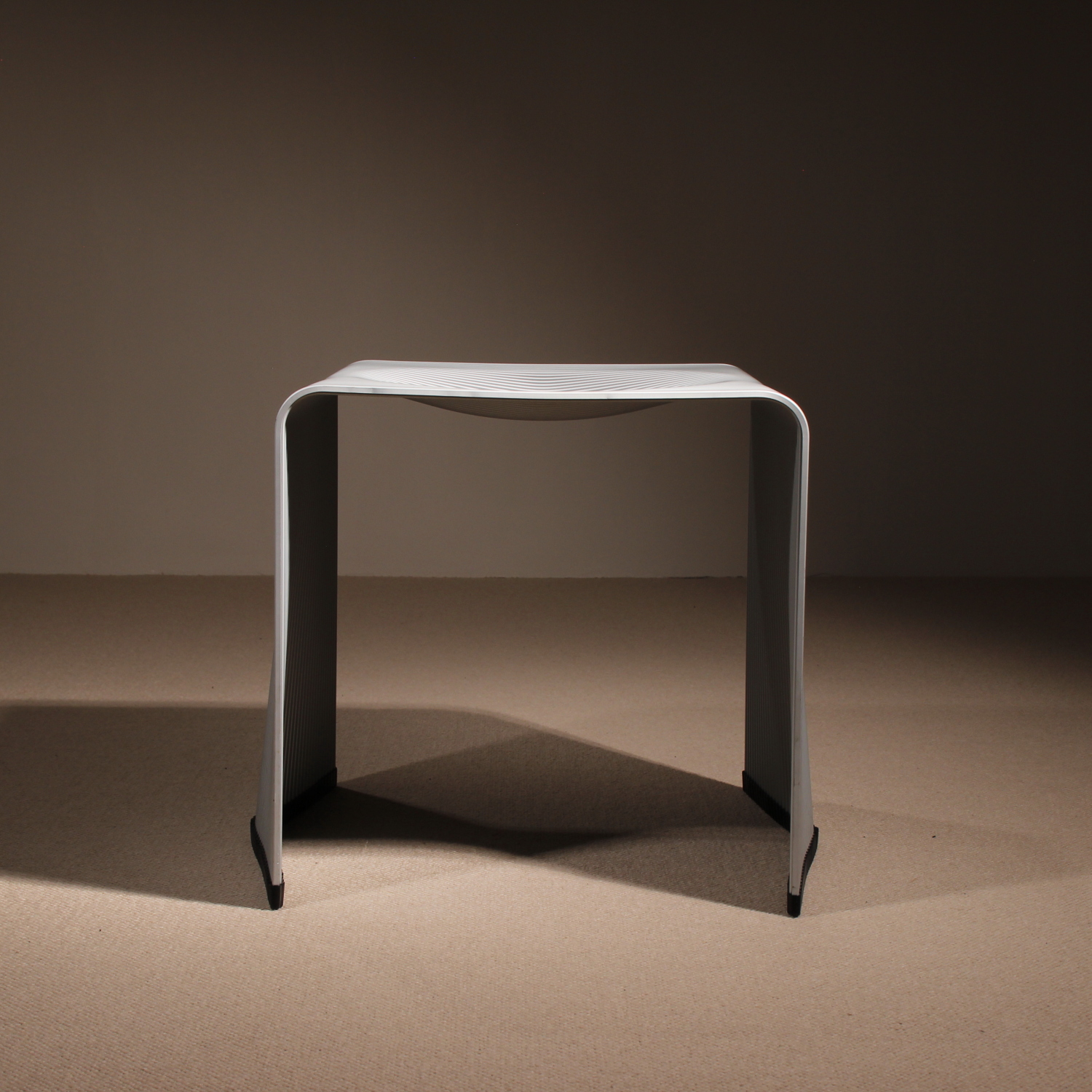 08-soester-hocker-stool-christoph-böninger-auerberg-studiolorono-lorono