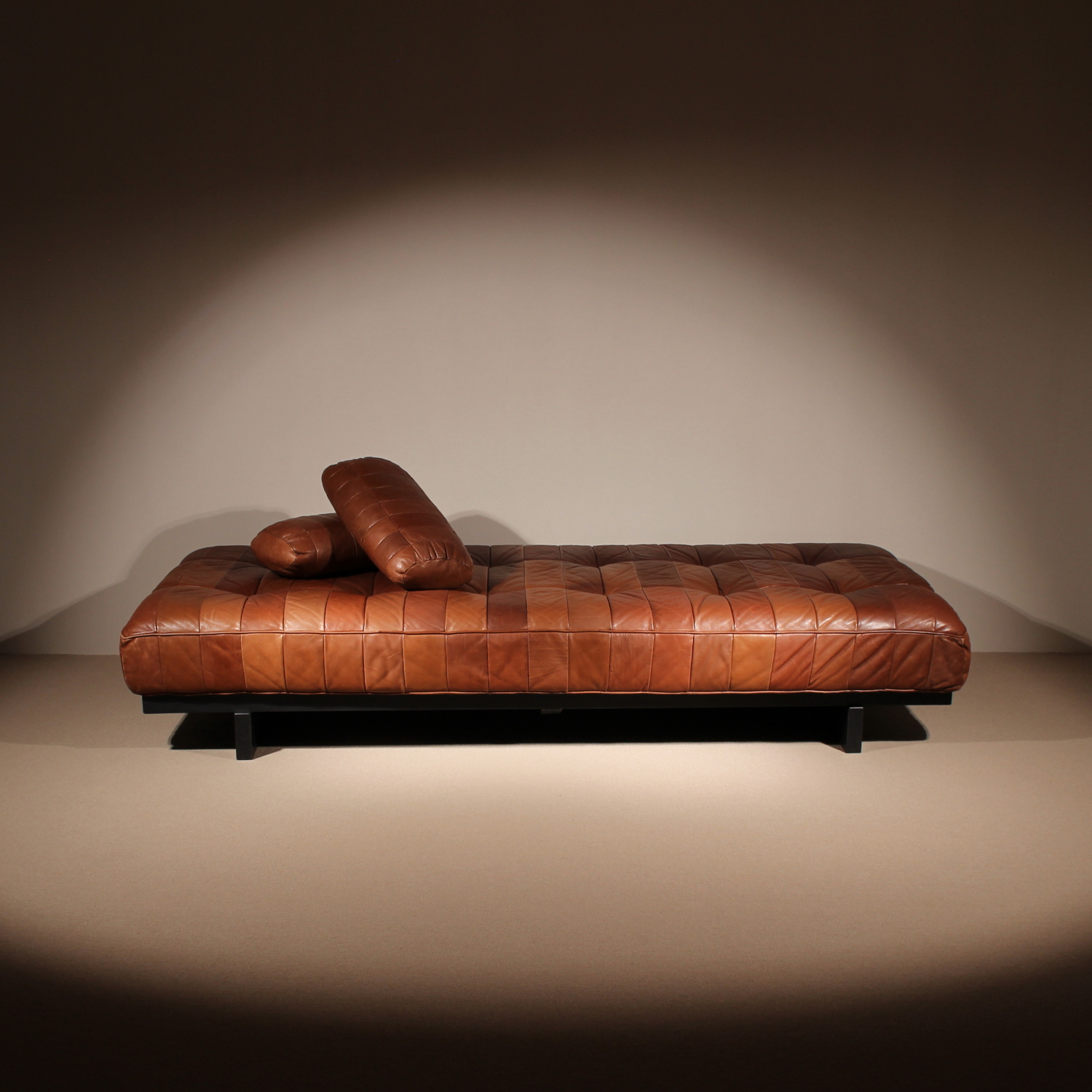 01-desede-ds-80-sofa-daybed-patchwork-leather-studiolorono-lorono