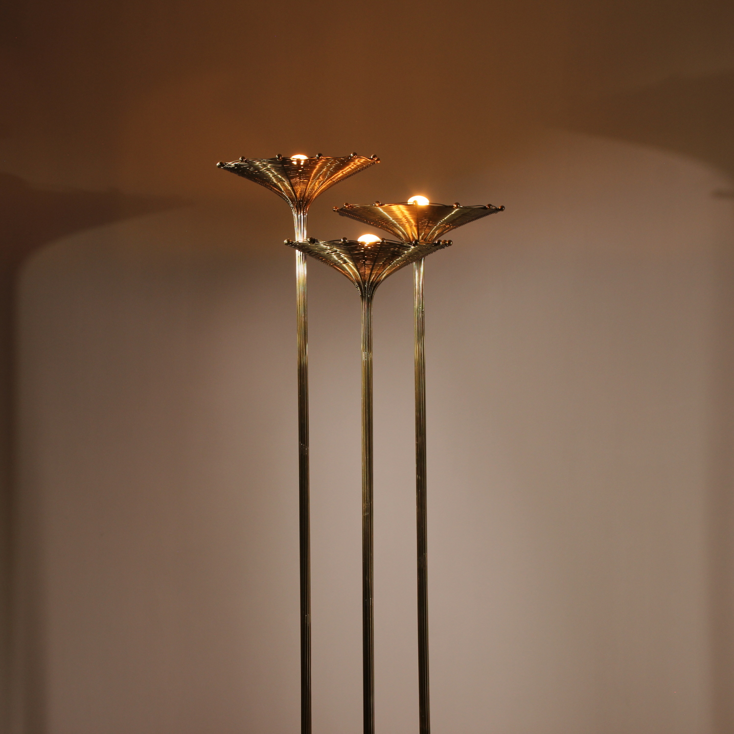 02-nucci-valsecchi-papyrus-lamp-1970s-studiolorono-lorono