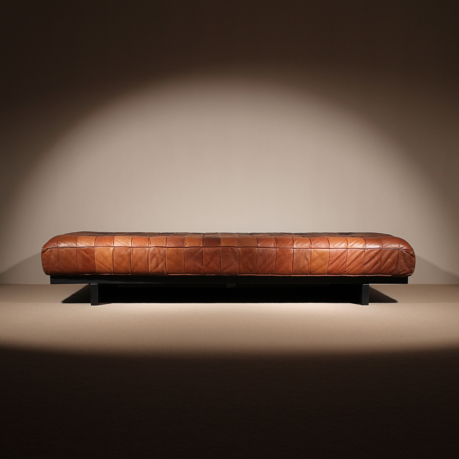 03-desede-ds-80-sofa-daybed-patchwork-leather-studiolorono-lorono