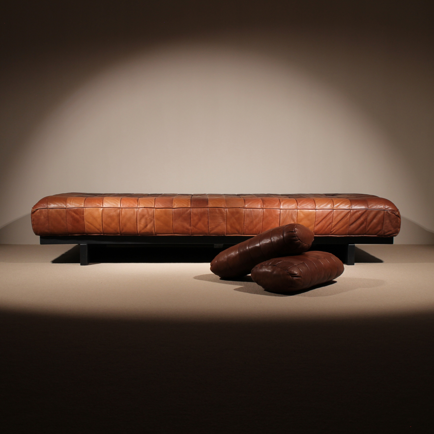 05-desede-ds-80-sofa-daybed-patchwork-leather-studiolorono-lorono