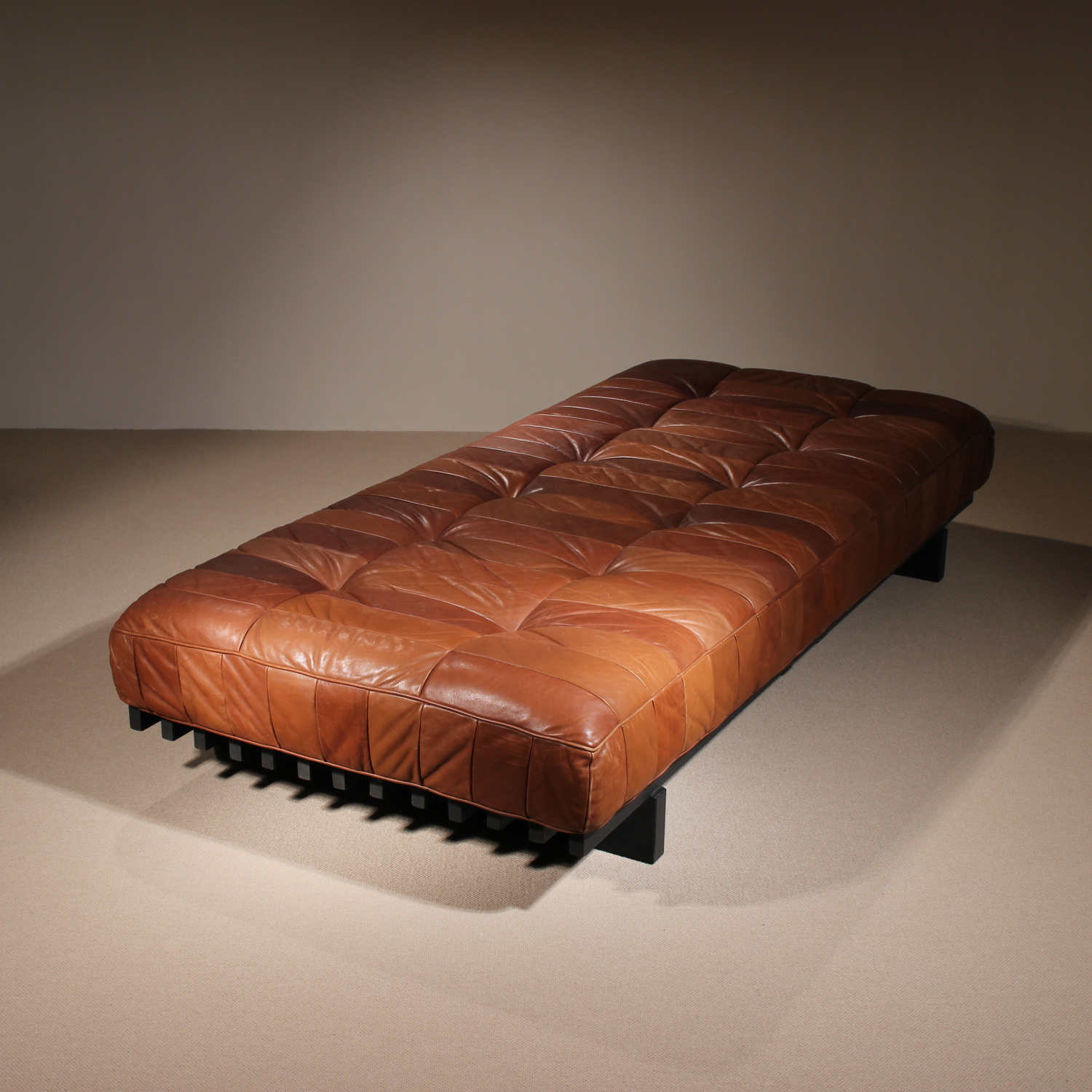 09-desede-ds-80-sofa-daybed-patchwork-leather-studiolorono-lorono