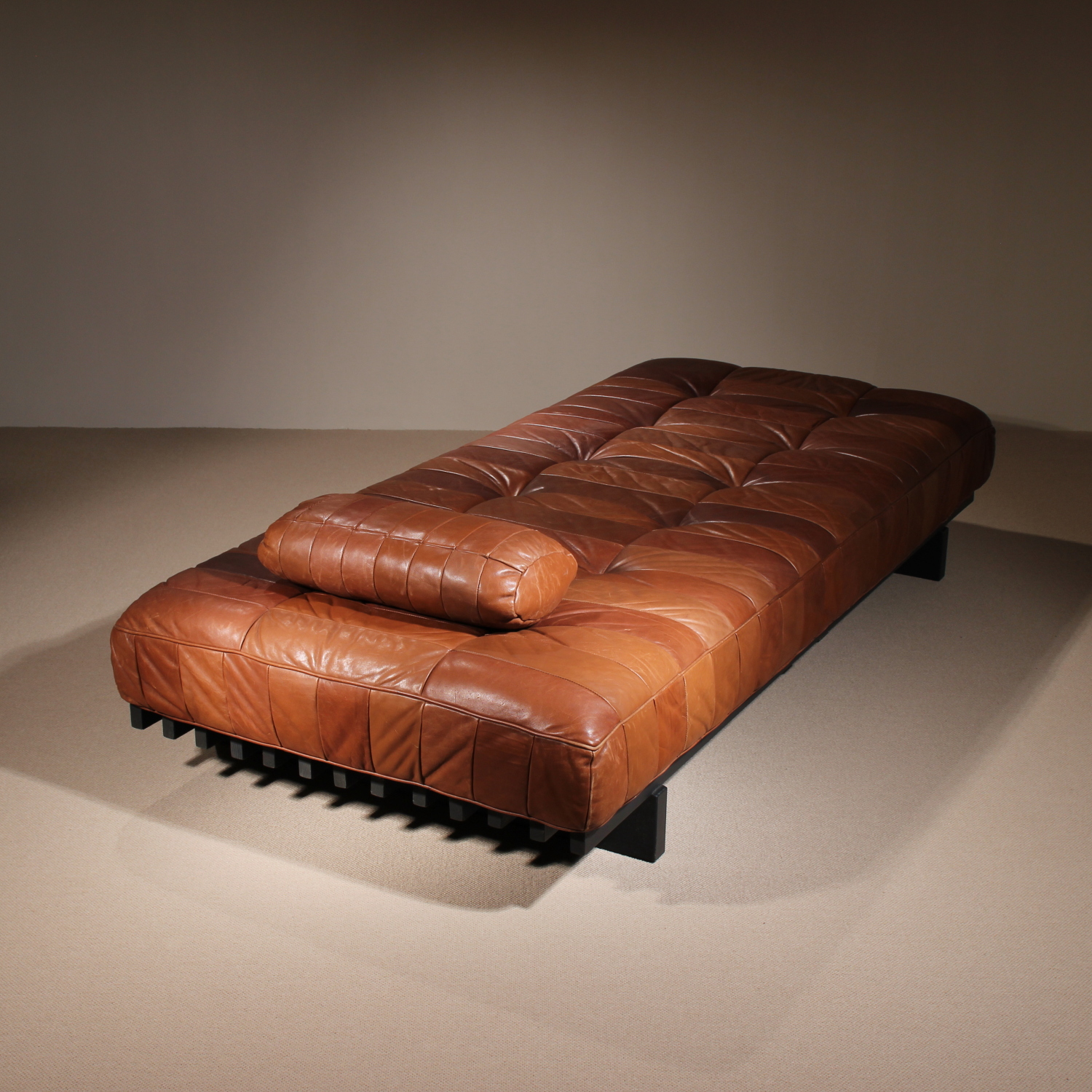 10-desede-ds-80-sofa-daybed-patchwork-leather-studiolorono-lorono