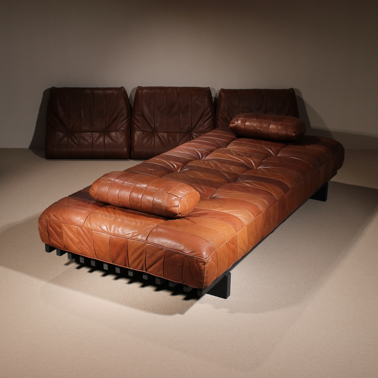 11-desede-ds-80-sofa-daybed-patchwork-leather-studiolorono-lorono