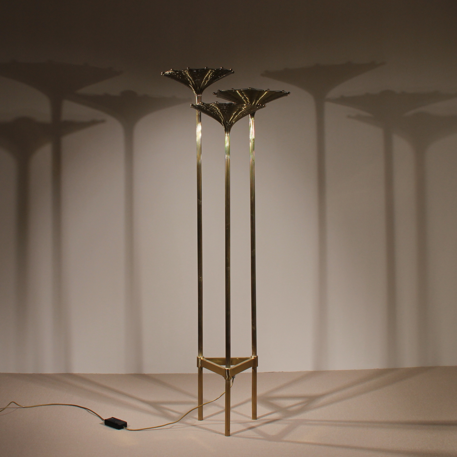 15-nucci-valsecchi-papyrus-lamp-1970s-studiolorono-lorono