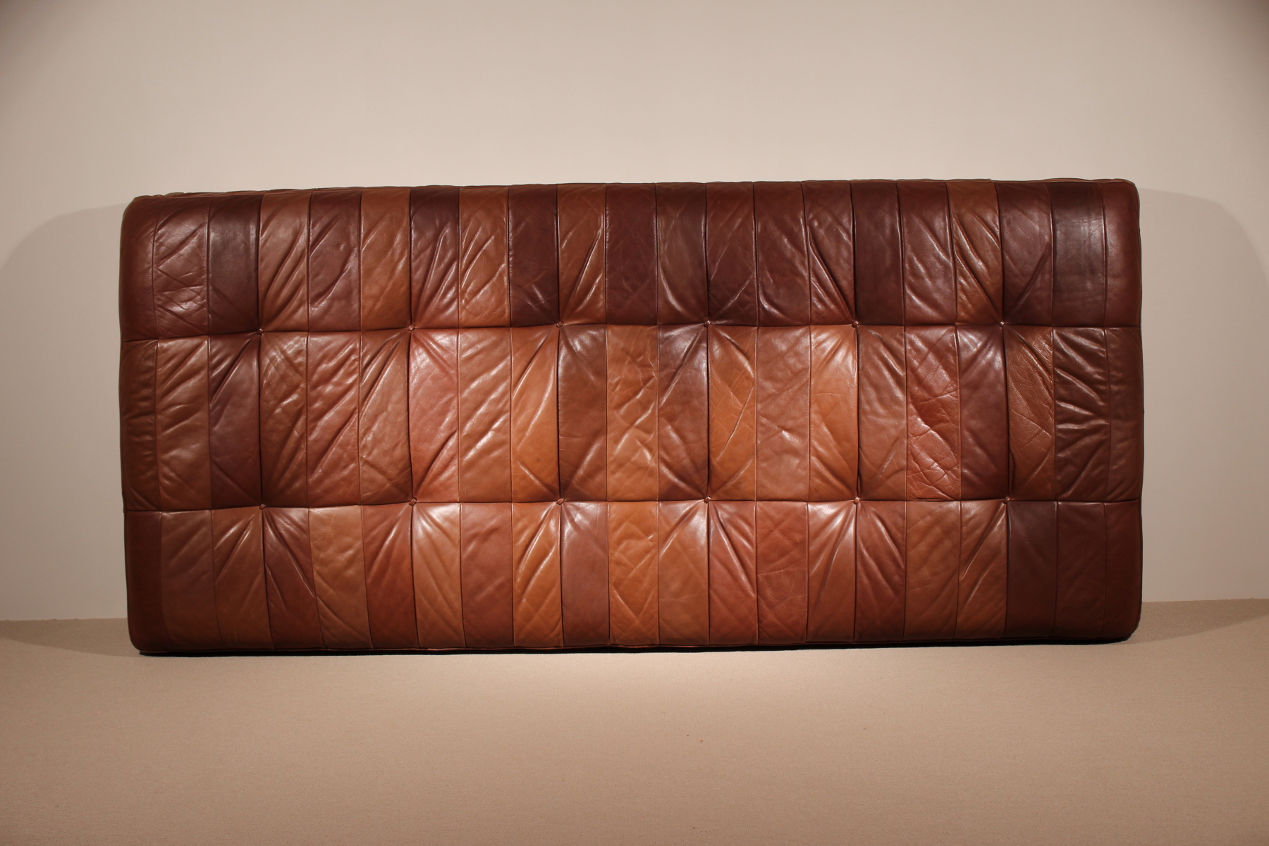 25-desede-ds-80-sofa-daybed-patchwork-leather-studiolorono-lorono