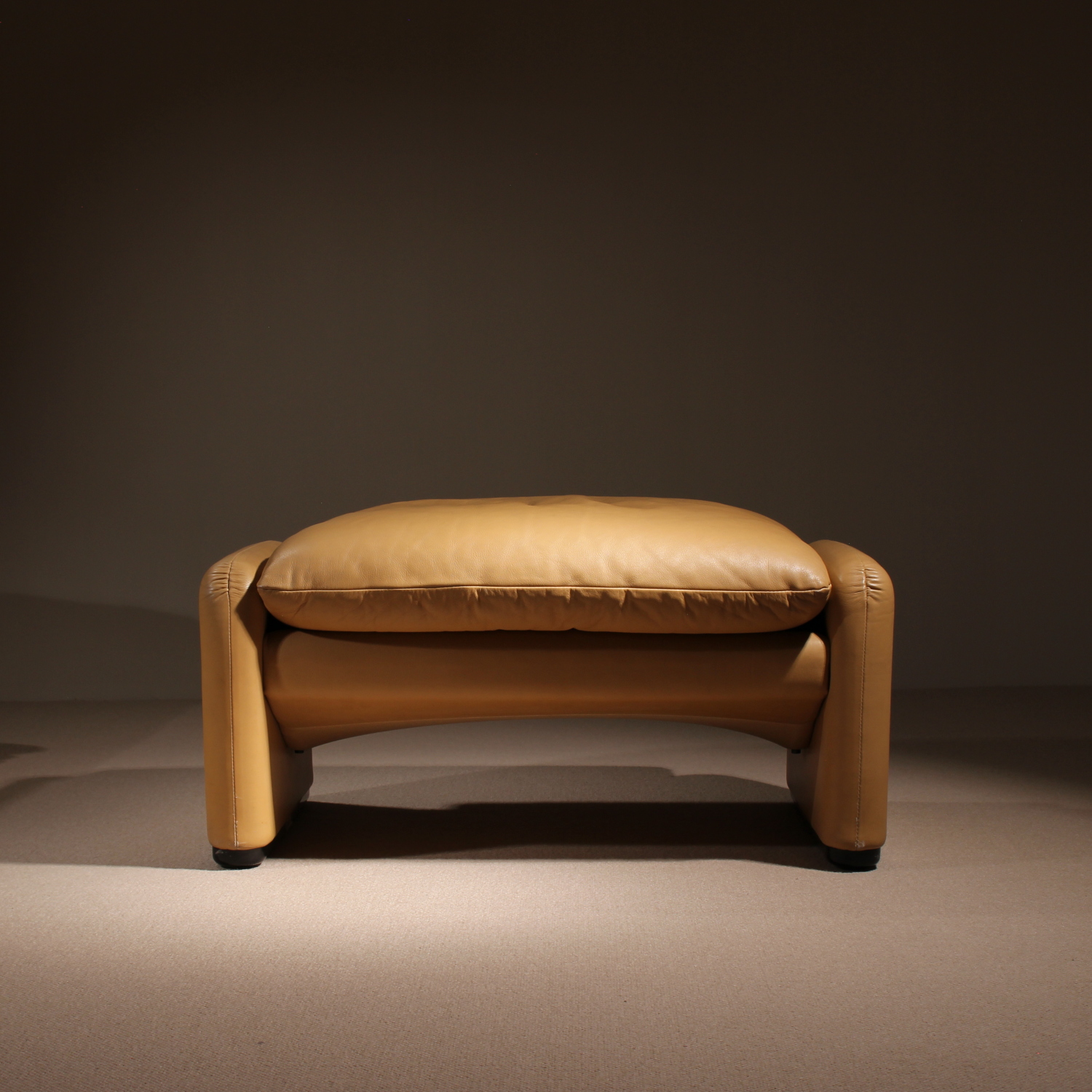 01-cassina-maralunga-ottoman-vico-magistretti-leather-studiolorono-lorono