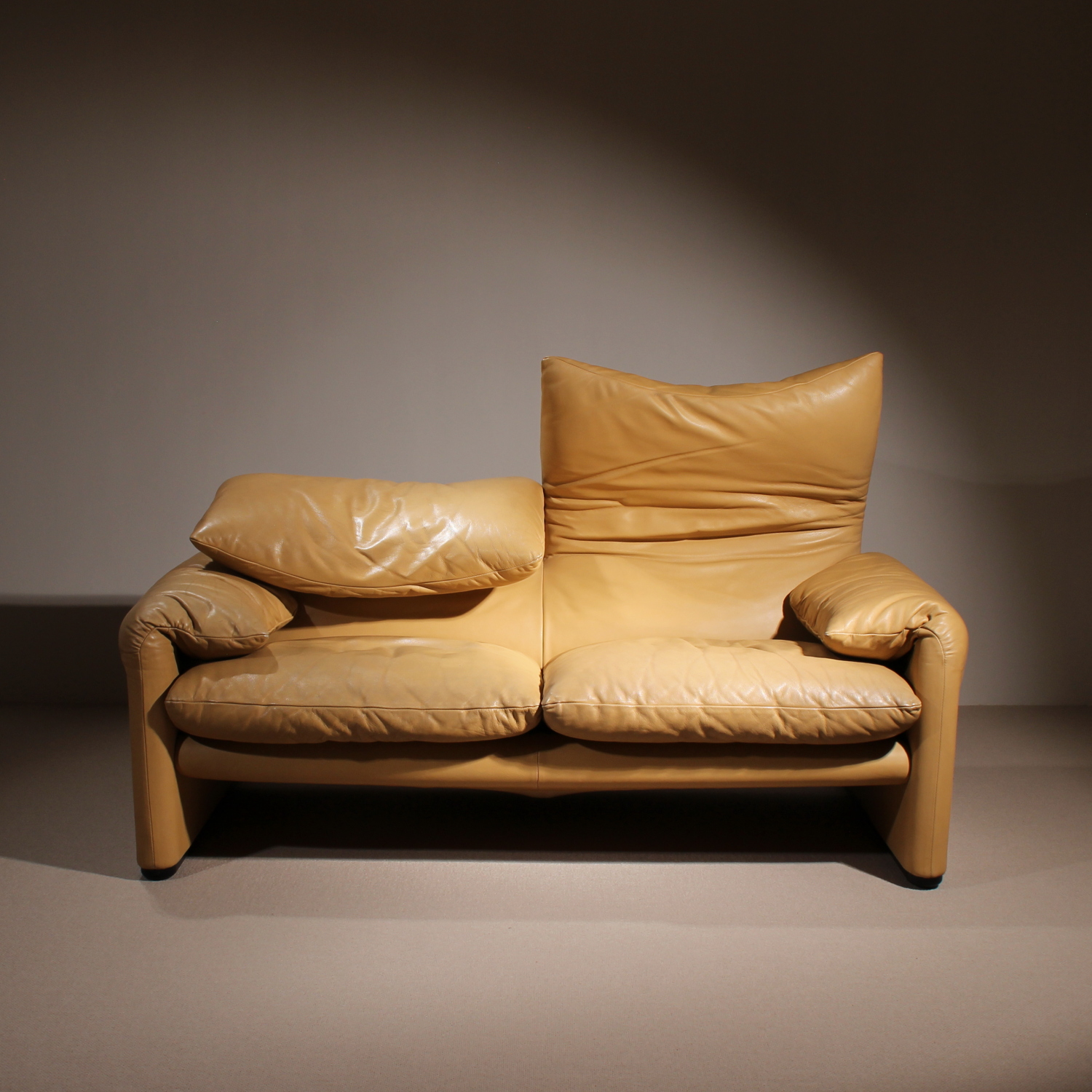01-cassina-maralunga-sofa-a-vico-magistretti-leather-studiolorono-lorono