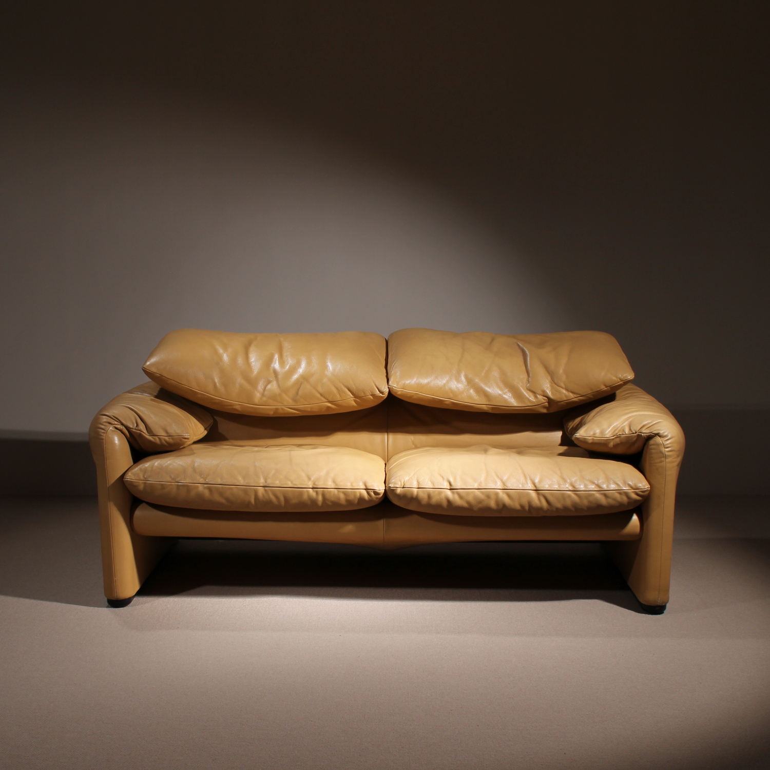 01-cassina-maralunga-sofa-b-vico-magistretti-leather-studiolorono-lorono