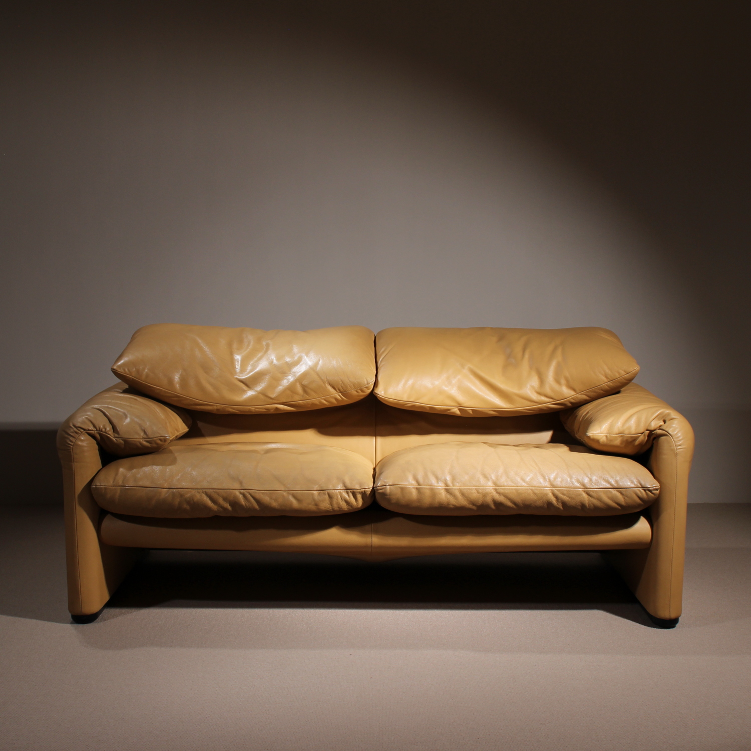 02-cassina-maralunga-sofa-a-vico-magistretti-leather-studiolorono-lorono