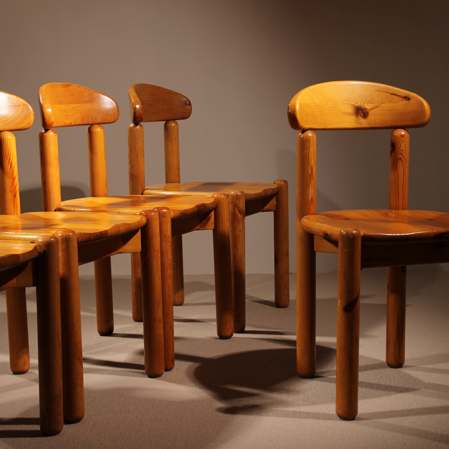 02-pine-wood-dining-chairs-italy-studiolorono-lorono