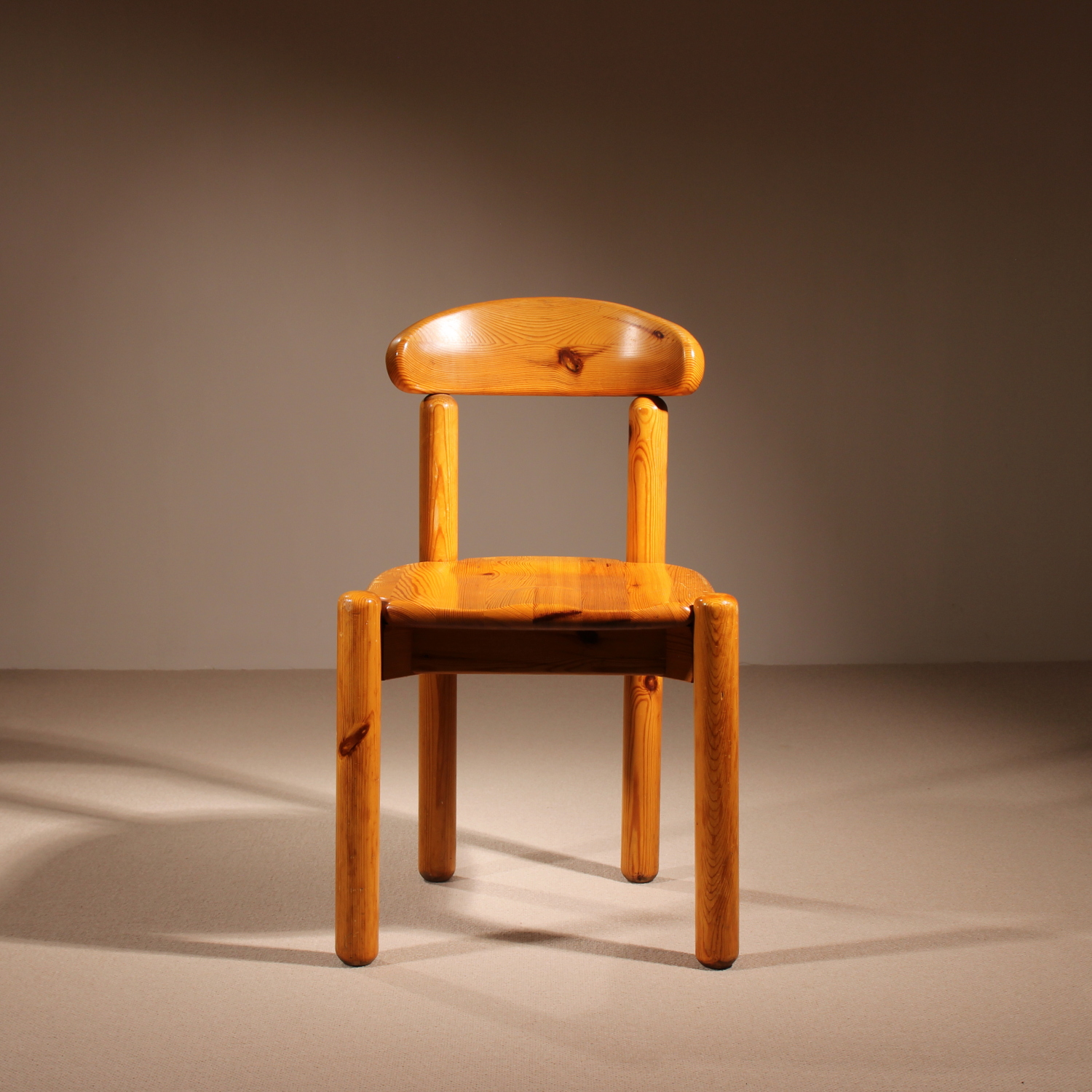 03-pine-wood-dining-chairs-italy-studiolorono-lorono
