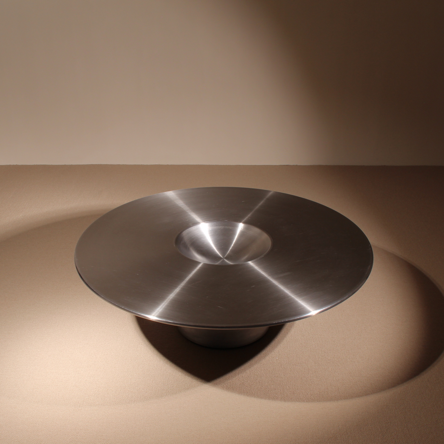 05-cattelan-italia-alien-table-yasuhiro-shito-studiolorono-lorono