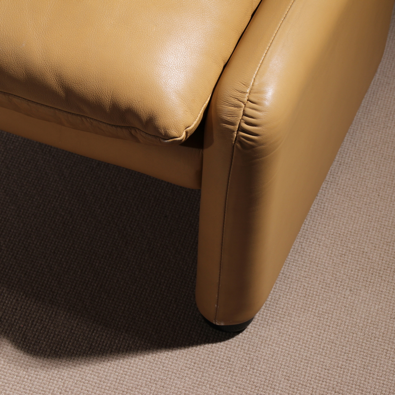 07-cassina-maralunga-ottoman-vico-magistretti-leather-studiolorono-lorono