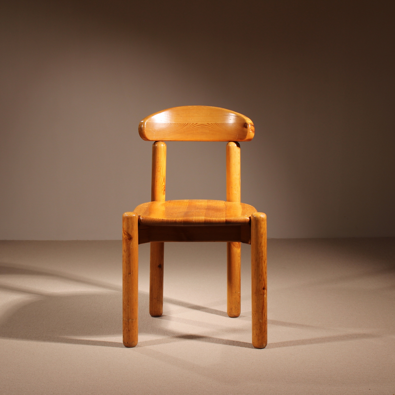 07-pine-wood-dining-chairs-italy-studiolorono-lorono