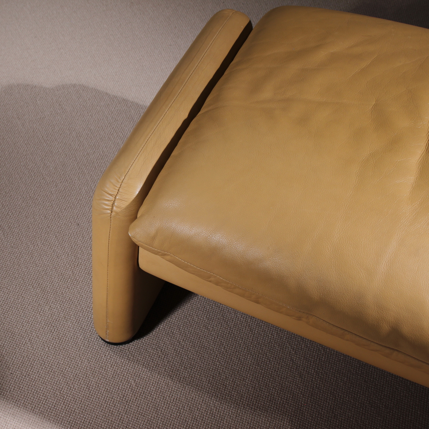 08-cassina-maralunga-ottoman-vico-magistretti-leather-studiolorono-lorono