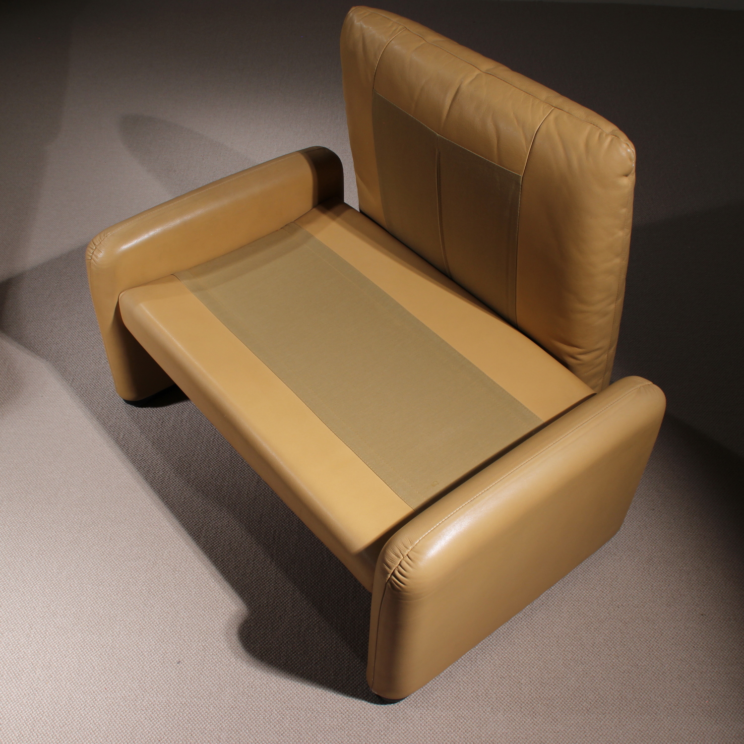 10-cassina-maralunga-ottoman-vico-magistretti-leather-studiolorono-lorono