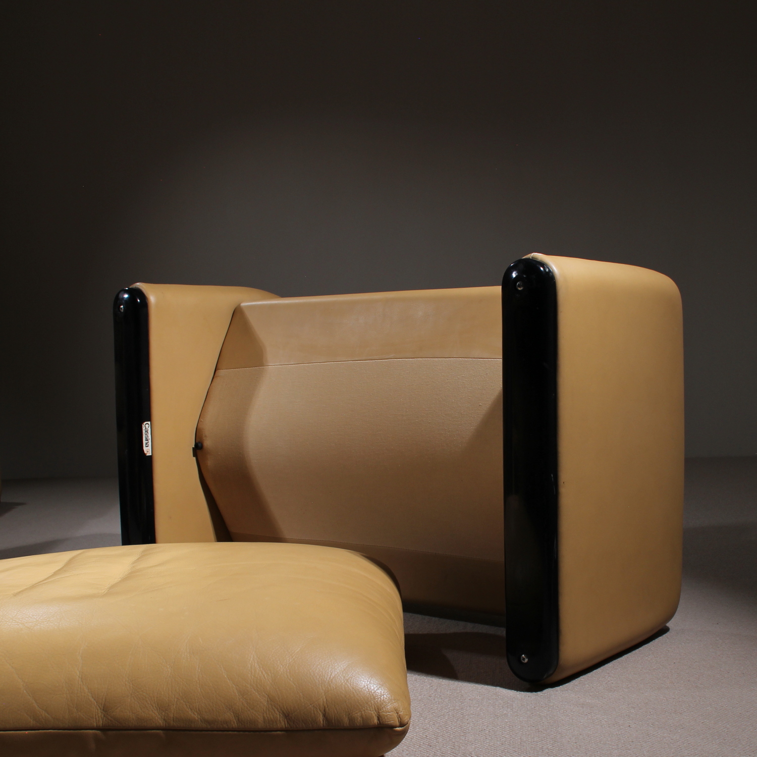 11-cassina-maralunga-ottoman-vico-magistretti-leather-studiolorono-lorono