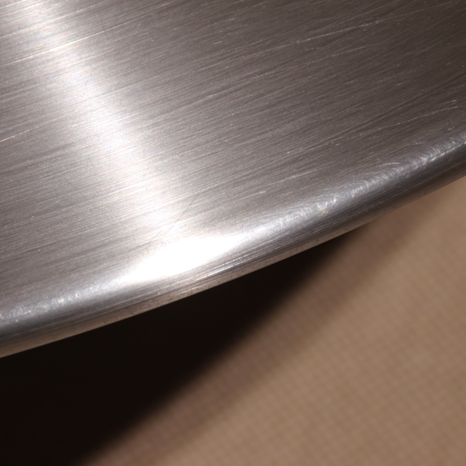 11-cattelan-italia-alien-table-yasuhiro-shito-studiolorono-lorono