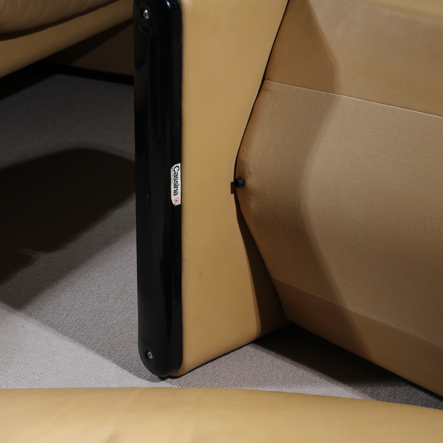 12-cassina-maralunga-ottoman-vico-magistretti-leather-studiolorono-lorono