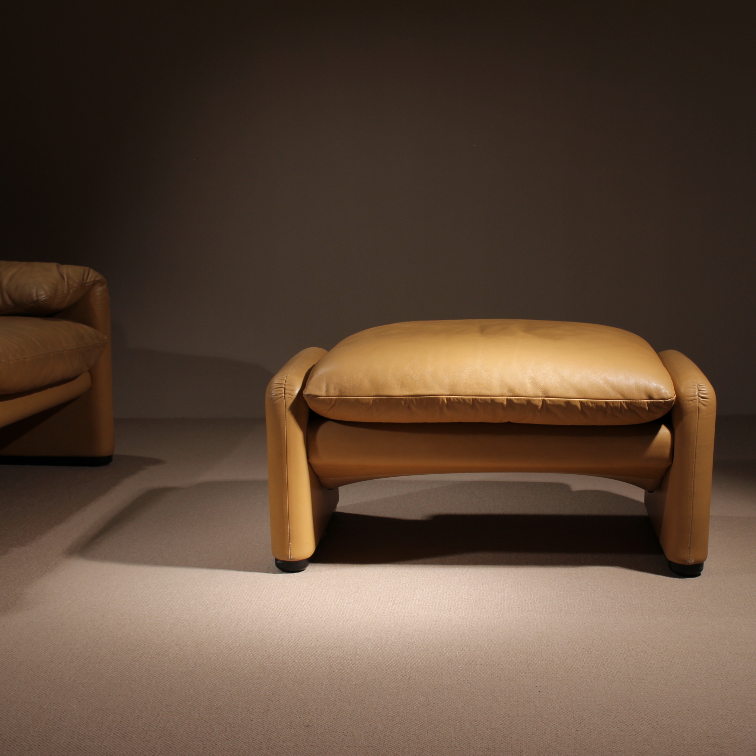 13-cassina-maralunga-ottoman-vico-magistretti-leather-studiolorono-lorono