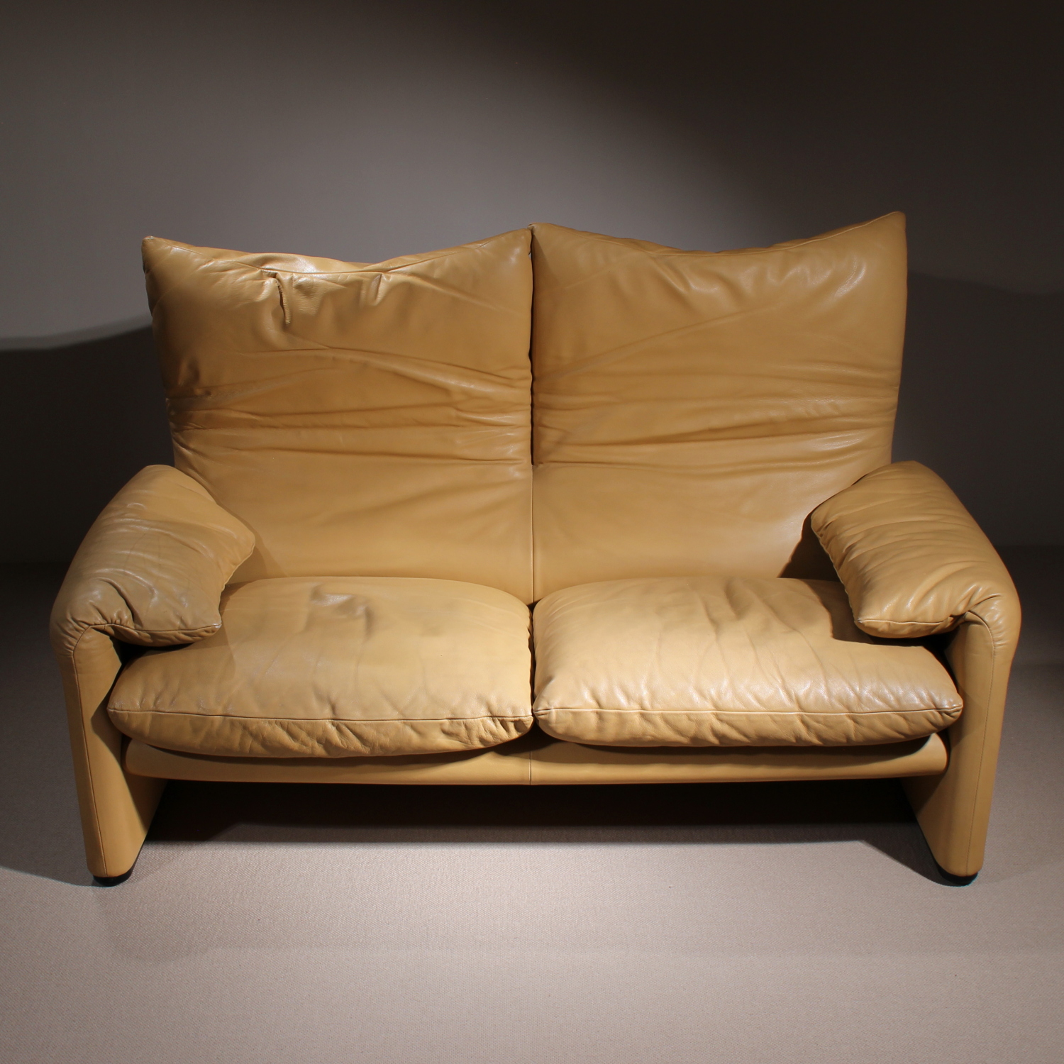 13-cassina-maralunga-sofa-a-vico-magistretti-leather-studiolorono-lorono