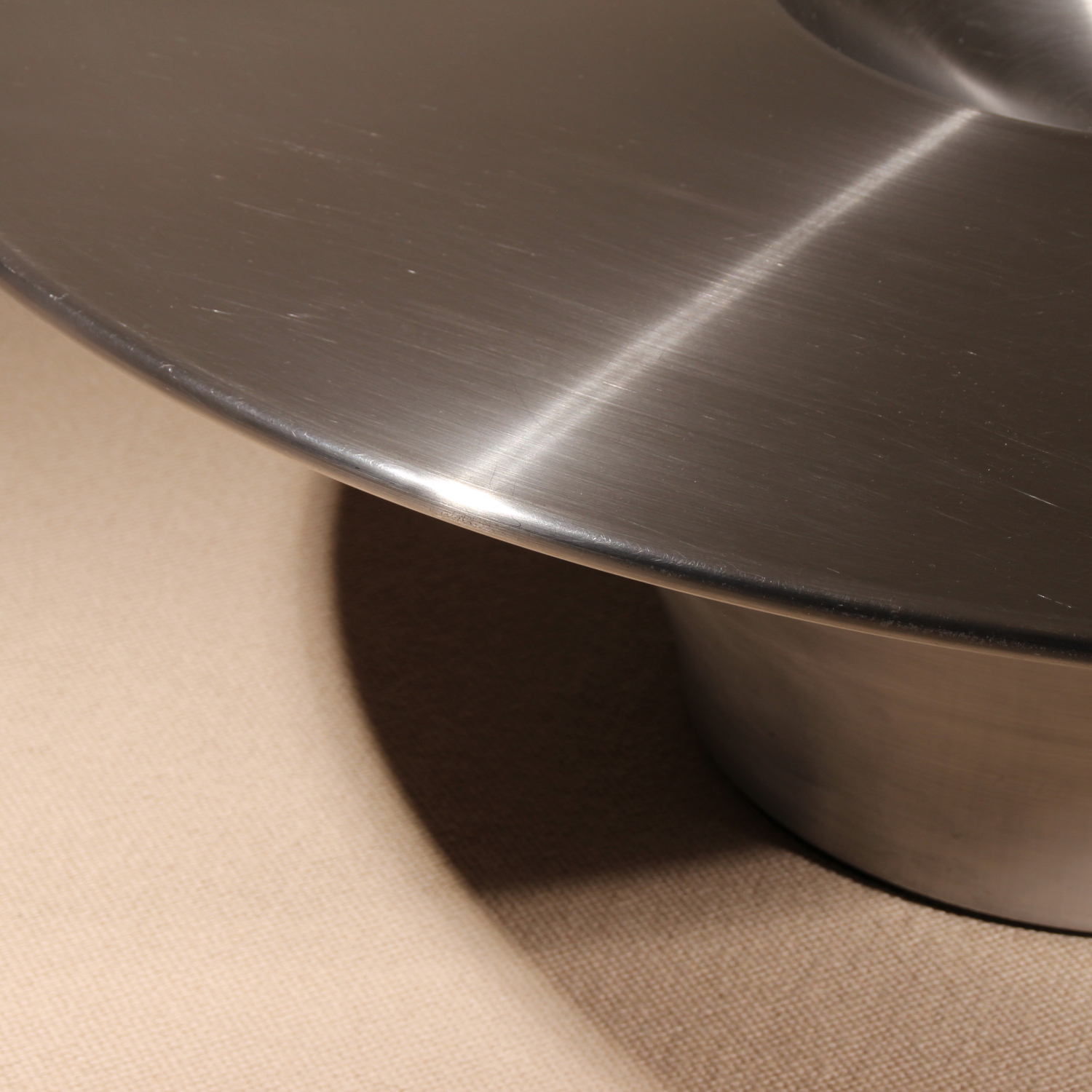 13-cattelan-italia-alien-table-yasuhiro-shito-studiolorono-lorono