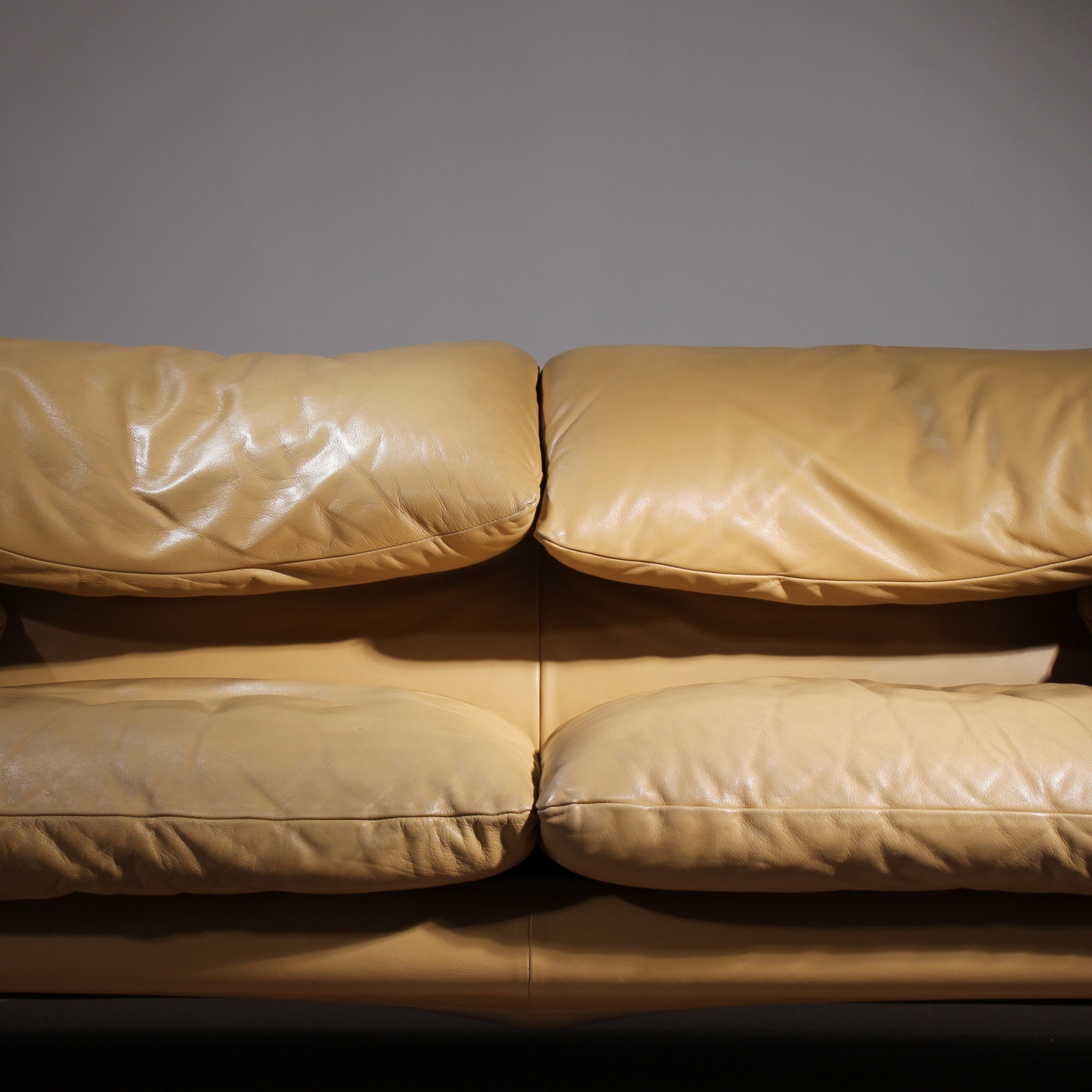 14-cassina-maralunga-sofa-a-vico-magistretti-leather-studiolorono-lorono