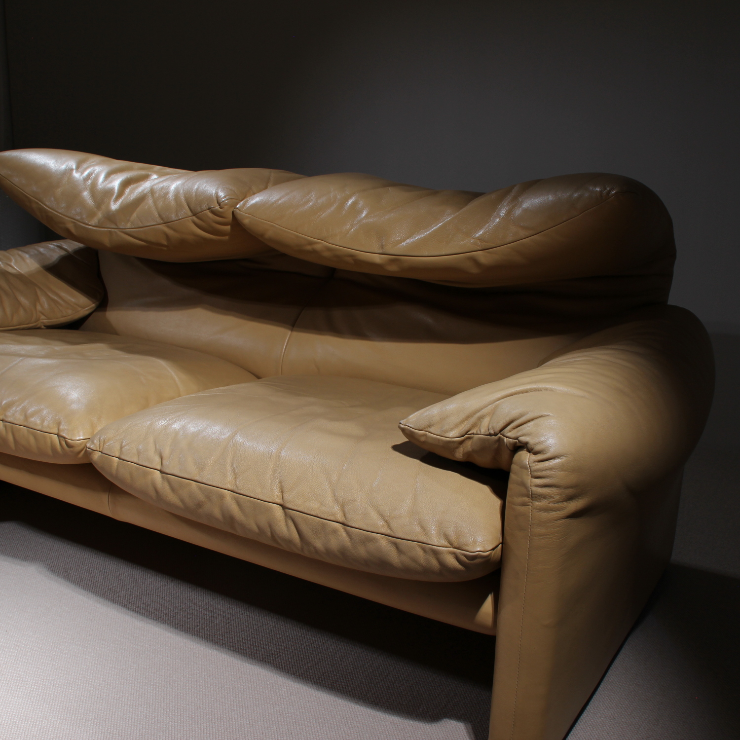 14-cassina-maralunga-sofa-b-vico-magistretti-leather-studiolorono-lorono