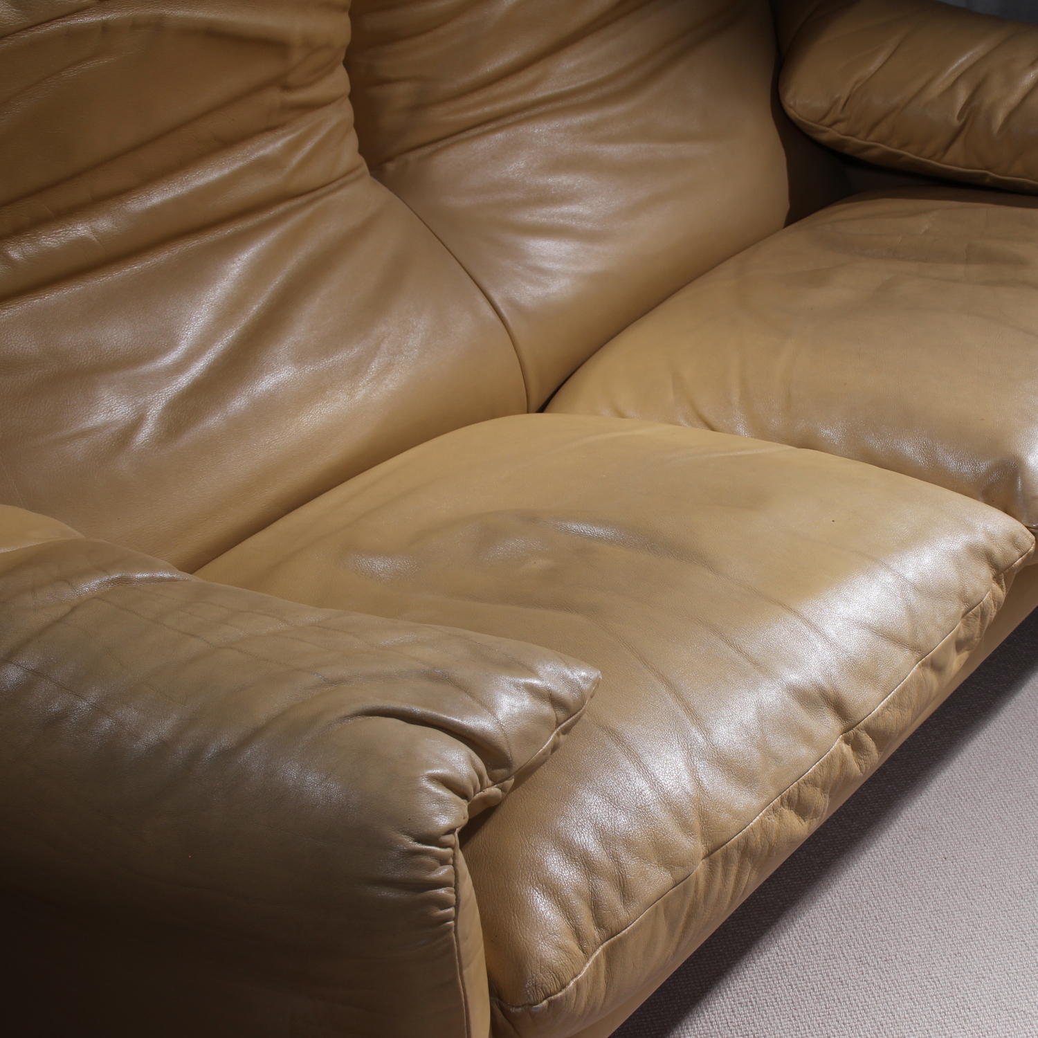 15-cassina-maralunga-sofa-a-vico-magistretti-leather-studiolorono-lorono