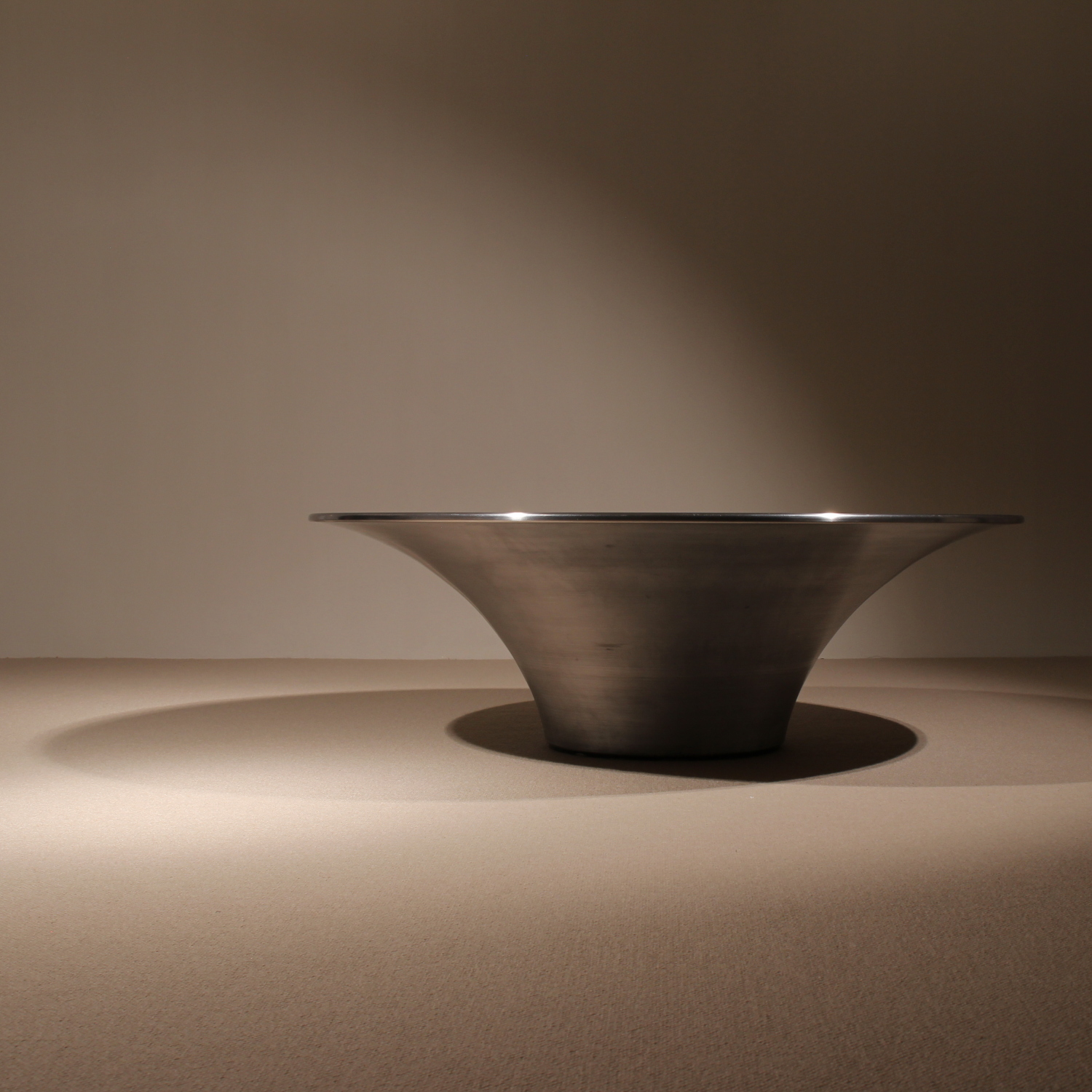 15-cattelan-italia-alien-table-yasuhiro-shito-studiolorono-lorono