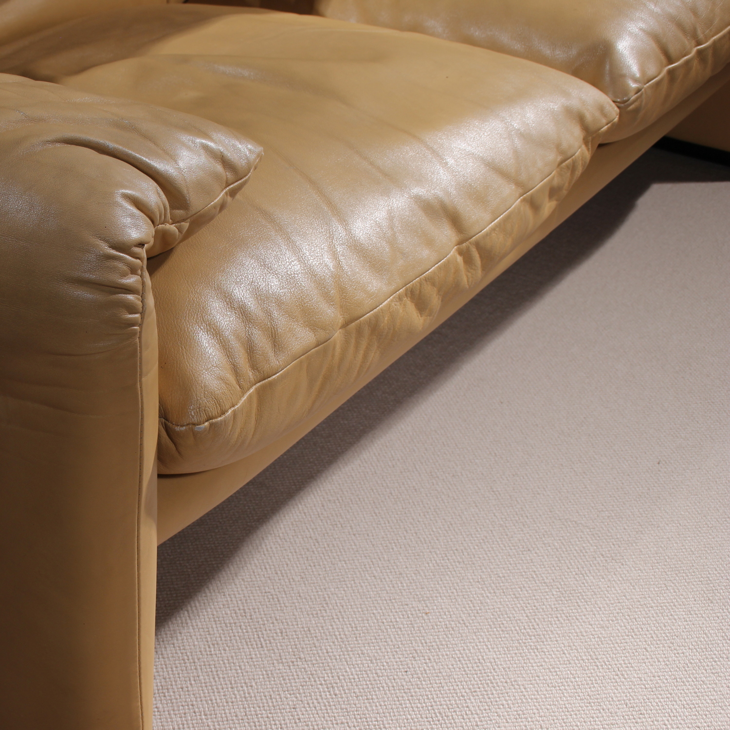 16-cassina-maralunga-sofa-a-vico-magistretti-leather-studiolorono-lorono