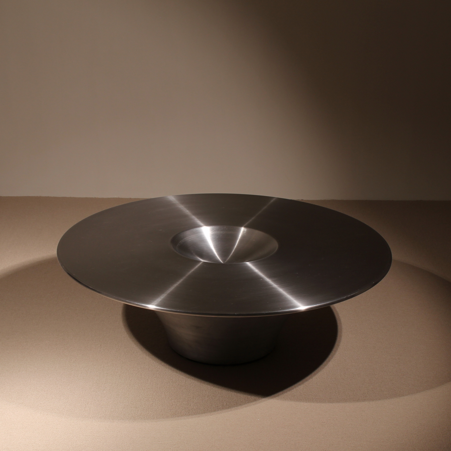 16-cattelan-italia-alien-table-yasuhiro-shito-studiolorono-lorono