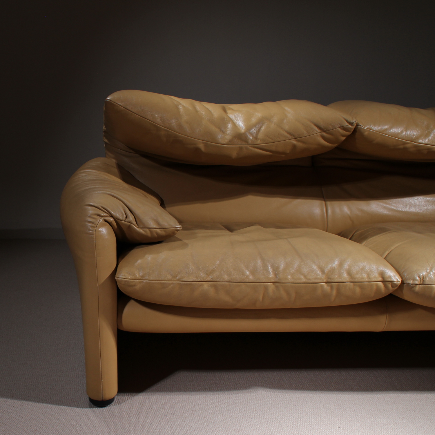17-cassina-maralunga-sofa-b-vico-magistretti-leather-studiolorono-lorono