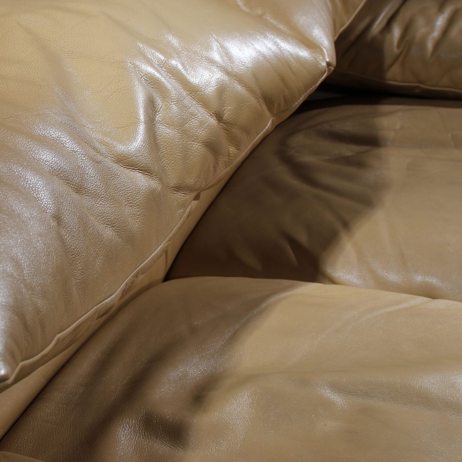 18-cassina-maralunga-sofa-a-vico-magistretti-leather-studiolorono-lorono