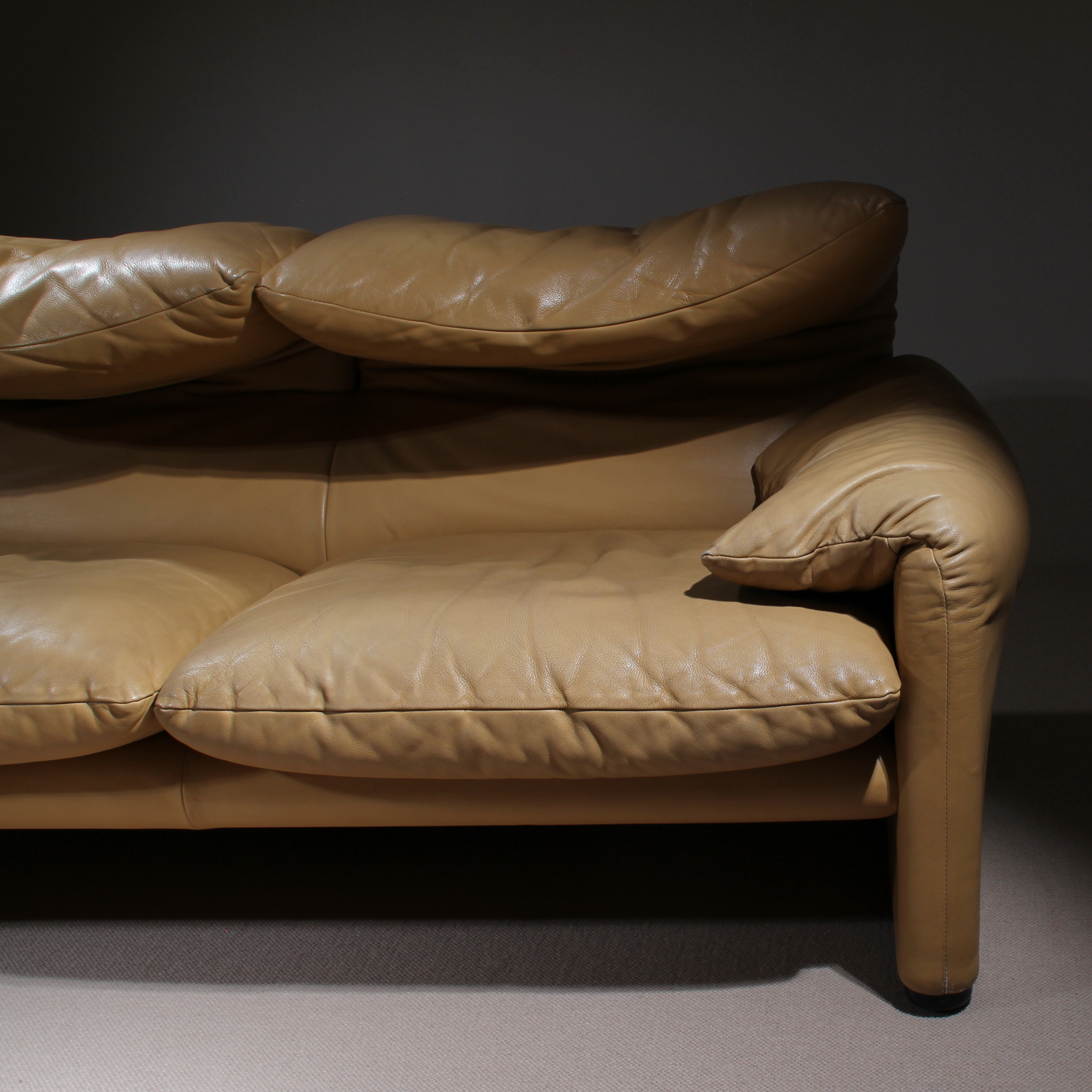 18-cassina-maralunga-sofa-b-vico-magistretti-leather-studiolorono-lorono