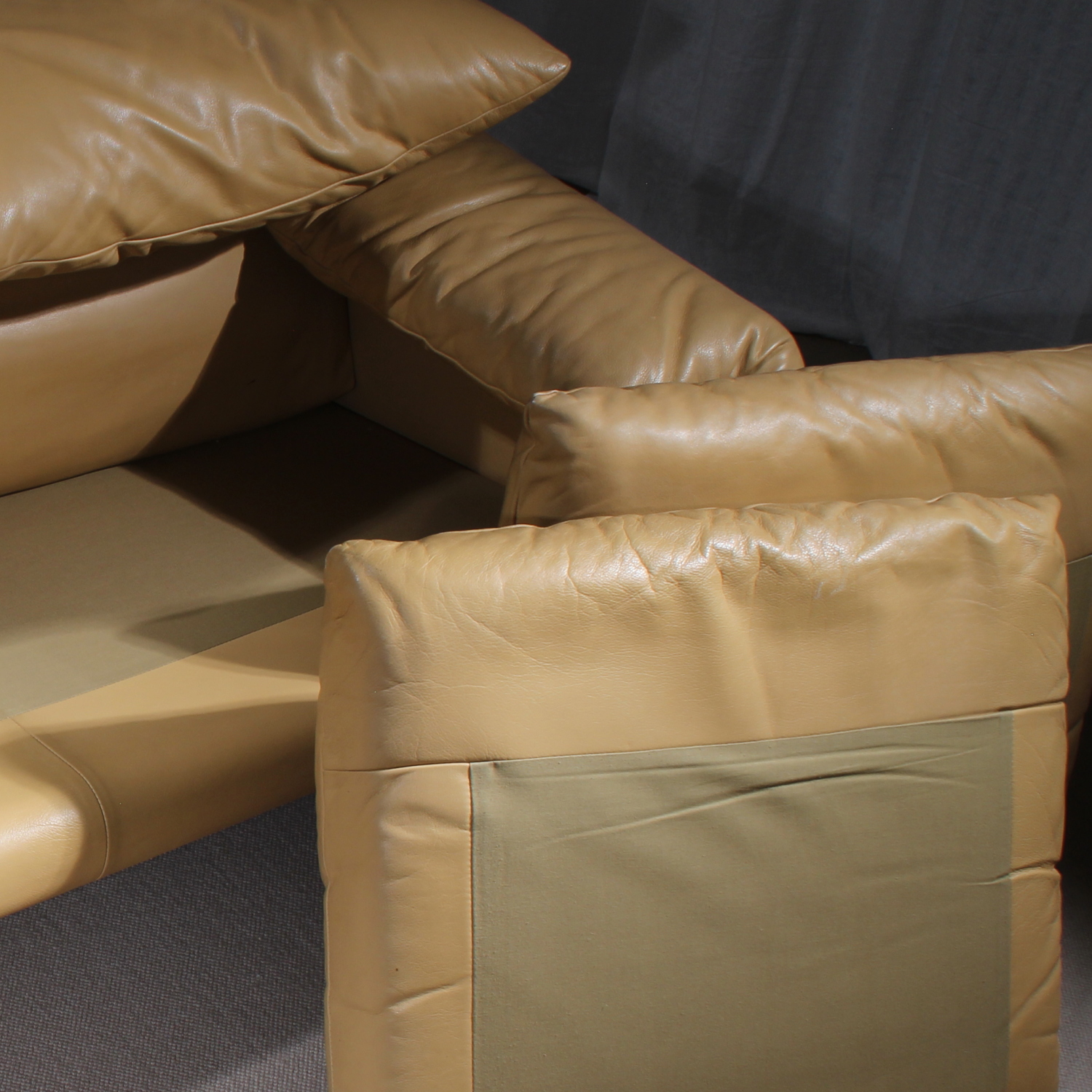 21-cassina-maralunga-sofa-a-vico-magistretti-leather-studiolorono-lorono
