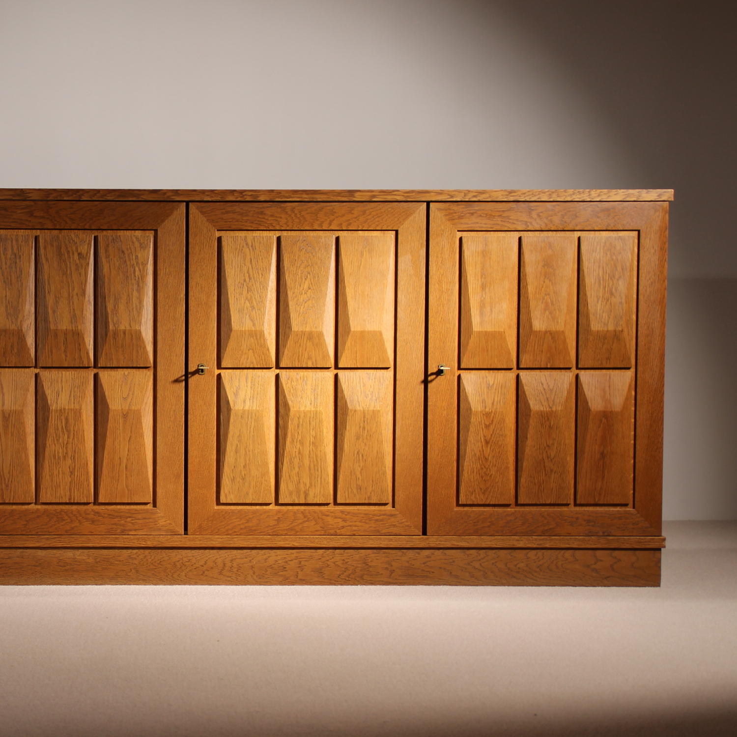02-gerhard-bartels-graphic-sideboard-oak-studiolorono-lorono