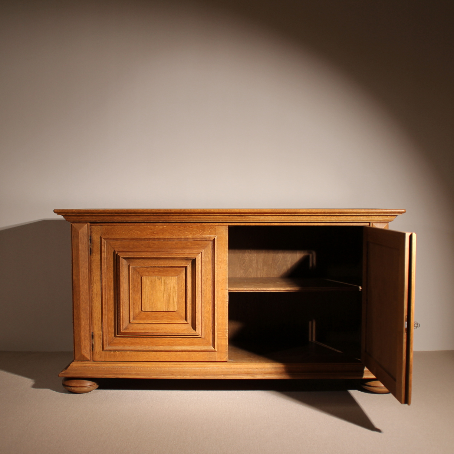 04-brutalist-rustic-sideboard-oak-1971-studiolorono-lorono