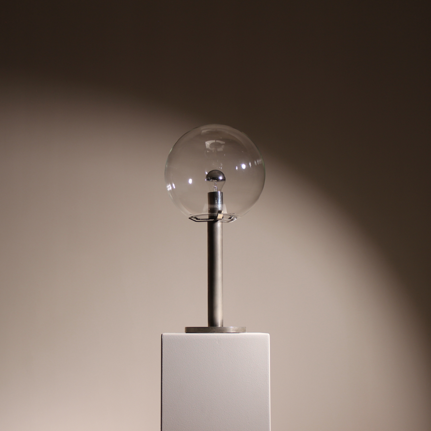 00-minimalist-sphere-table-lamp-1960s-studiolorono-lorono