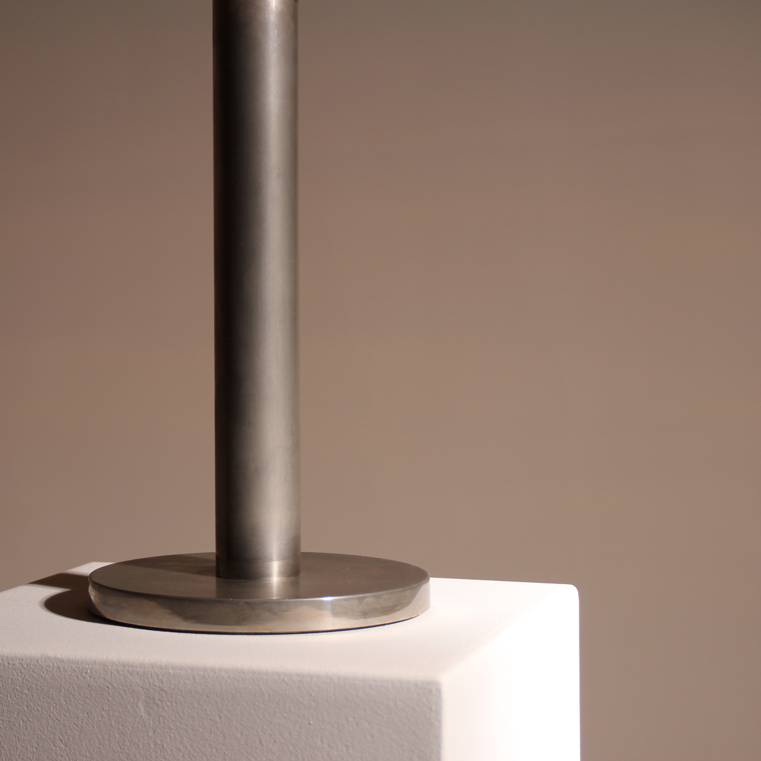 02-minimalist-sphere-table-lamp-1960s-studiolorono-lorono